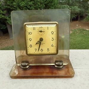 New Haven vintage lucite brown swirl lucite clock